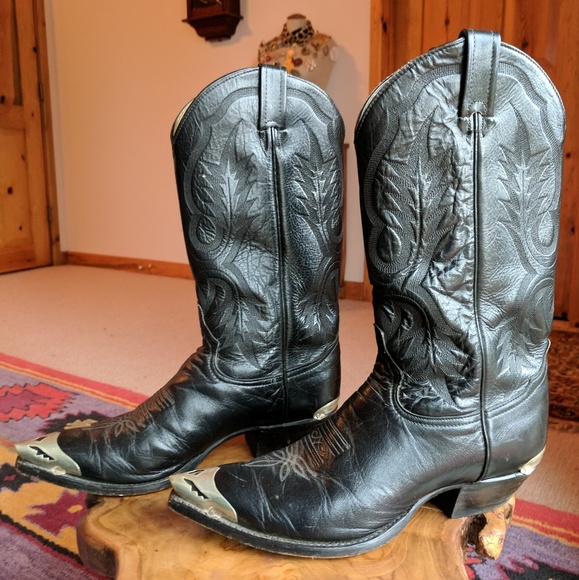 silver toe cowboy boots
